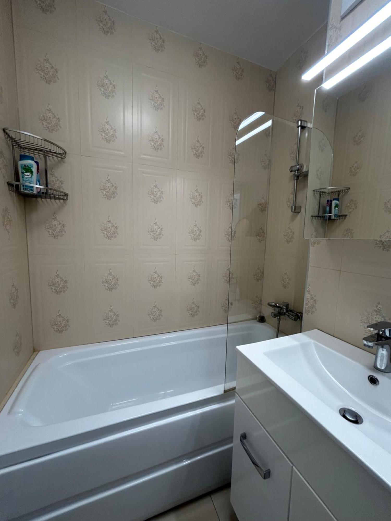 Appartamento Elegant With Views - Prime Location - 02 *
